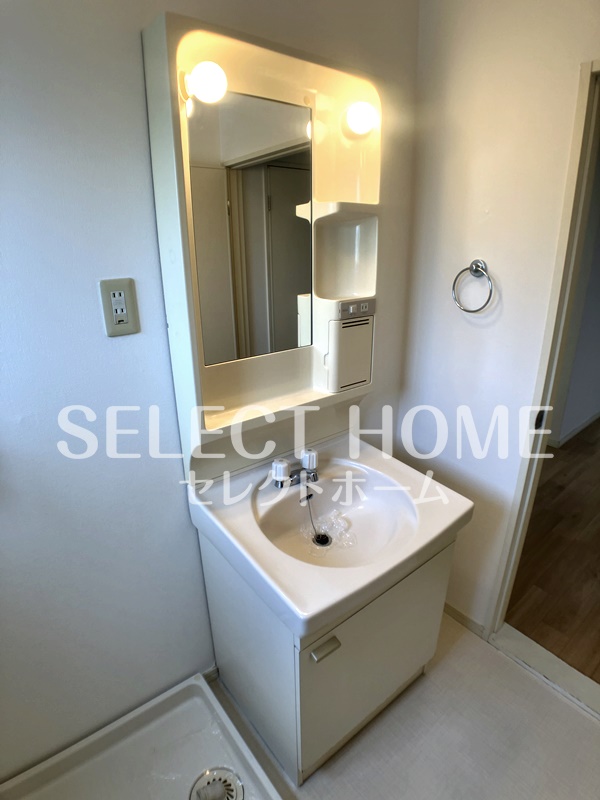 洗面設備　独立洗面台あり、毎朝おしゃれに忙しい女性の方におすすめです