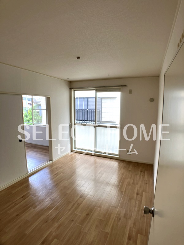 その他部屋・スペース　落ち着いた色調の寝室です