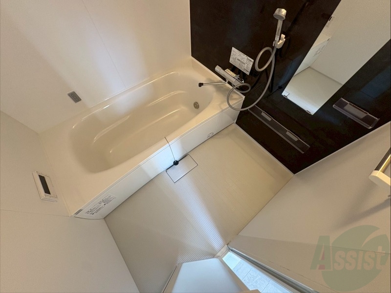 バス・シャワールーム　お風呂になります。一日の疲れを癒してくださいね。