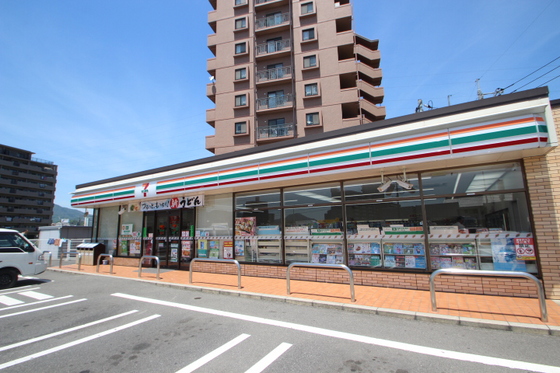コンビニ　セブンイレブン広島川内２丁目店（コンビニ）まで978m