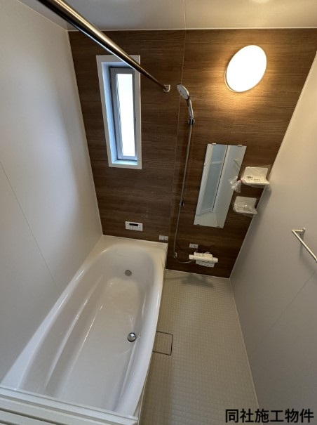 バス・シャワールーム　追い焚き・浴室乾燥機付きのお風呂です♪