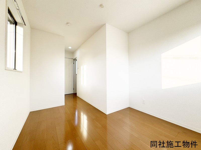 その他部屋・スペース　風通しも良い寝室です☆