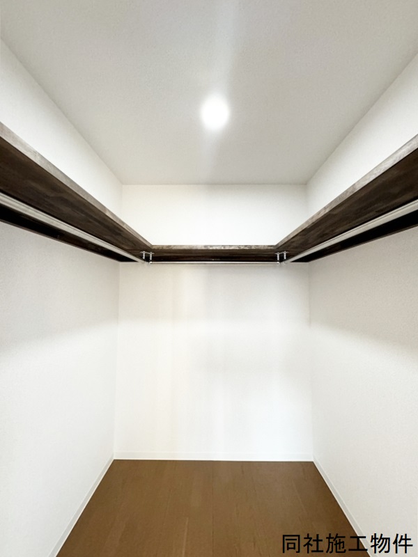 収納　ウォークインクローゼットなので収納豊富です☆