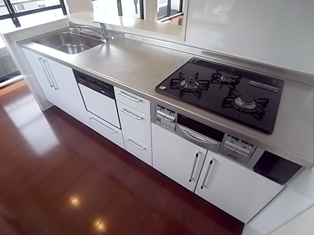 キッチン　３口ガスコンロのシステムキッチン