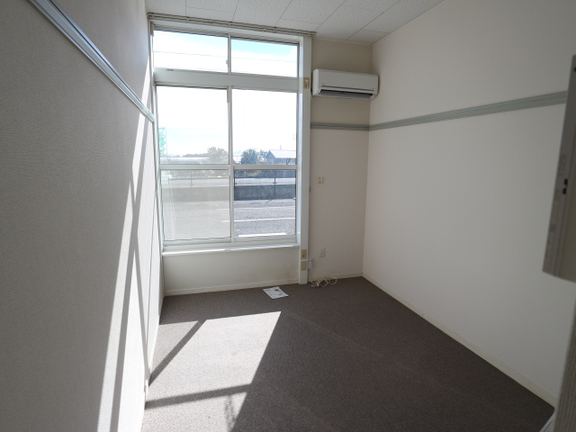 居室・リビング　同物件同タイプ