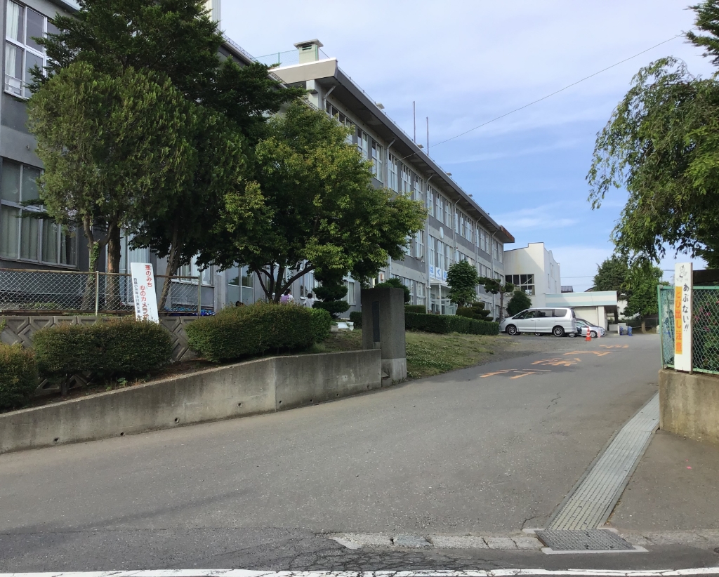 小学校　八戸市立白鴎小学校（小学校）まで982m