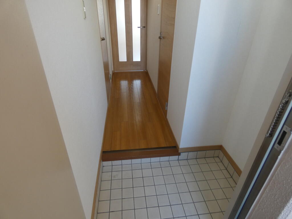 玄関　玄関内部