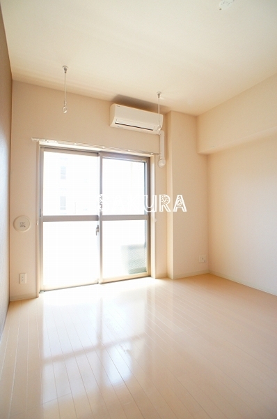 居室・リビング　こちらのリビングで趣味の時間をお楽しみください♪