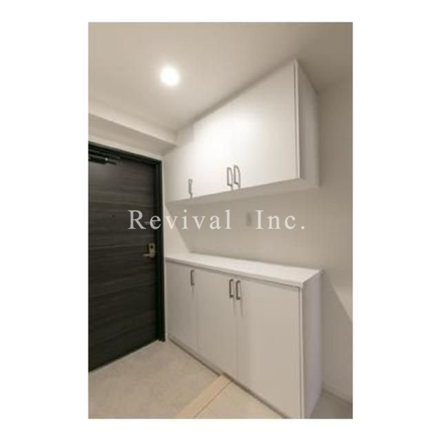 玄関　玄関も収納が豊富にございます