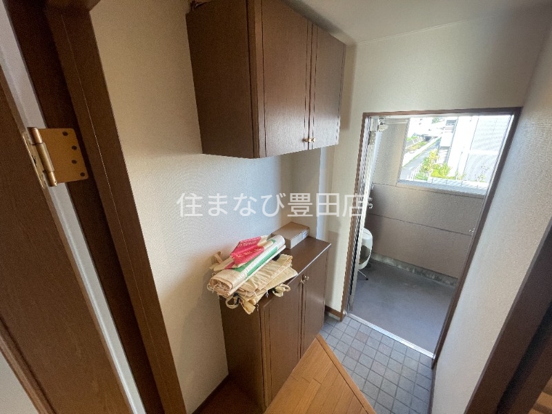 玄関　同型別部屋写真