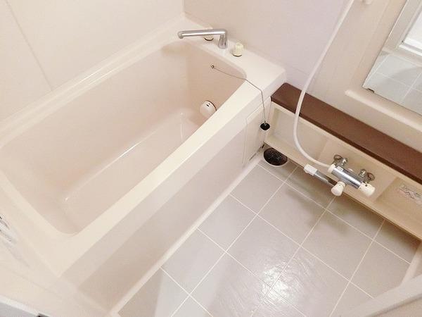 バス・シャワールーム　浴室乾燥機、追い焚き機能付きバス！