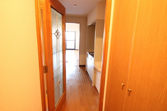 玄関　※別号室の写真です。