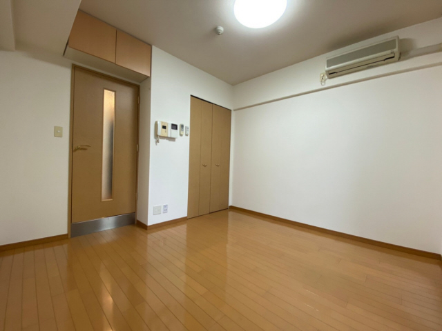 その他部屋・スペース　落ち着いた色調の寝室です