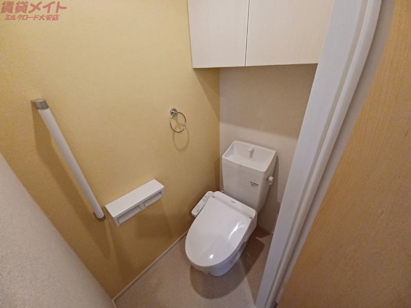 トイレ　同型反転タイプ画像