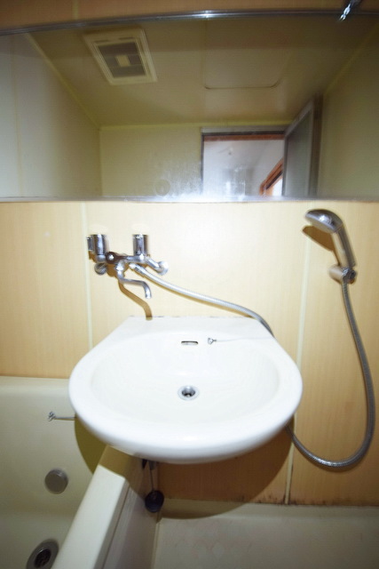洗面設備　～大きな鏡が嬉しい～
