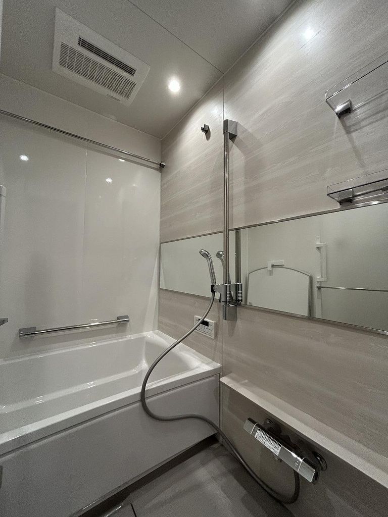 バス・シャワールーム　バスルーム