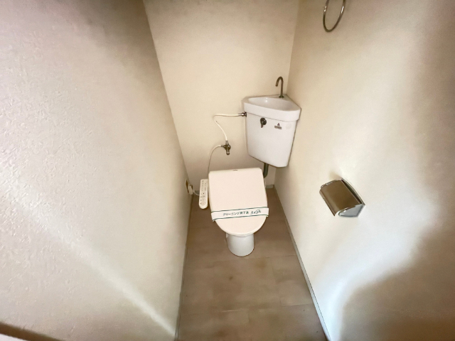 トイレ　温水洗浄便座付き