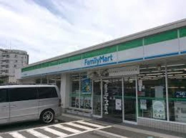 コンビニ　ファミリーマート秀栄多摩落合店（コンビニ）まで737m