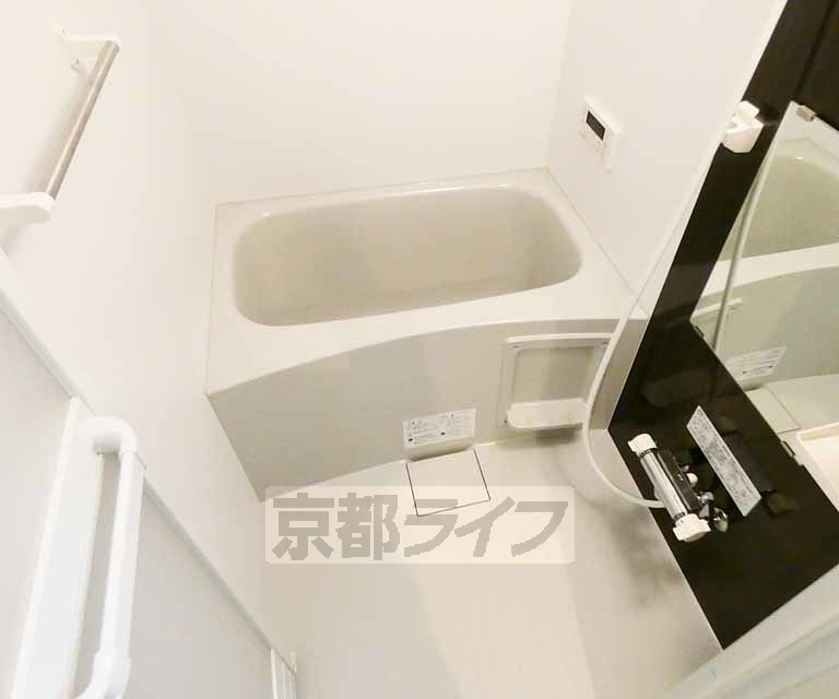 バス・シャワールーム　追い焚き・浴室乾燥機能付きになります。