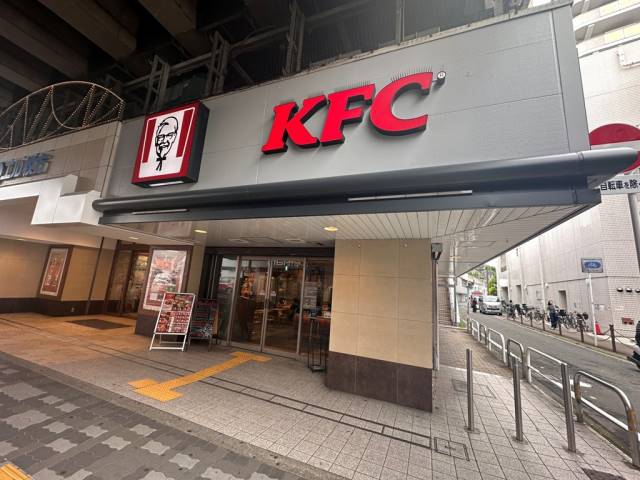 飲食店　ケンタッキーフライドチキンエル枚方店（飲食店）まで381m