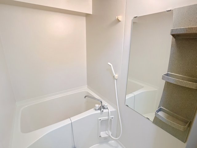 バス・シャワールーム　掲載写真は同型モデルを掲載しており実際のお部屋と仕様等が異な