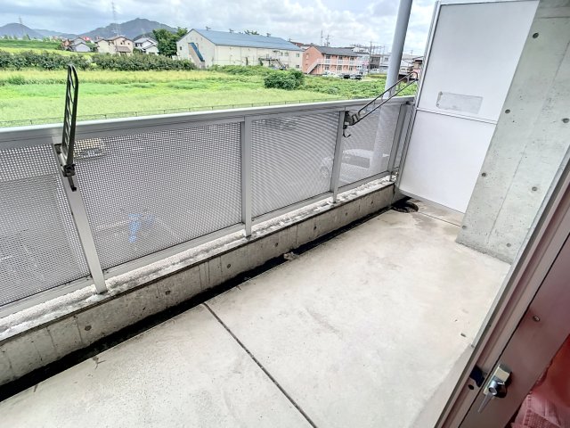 バルコニー　掲載写真は同型モデルを掲載しており実際のお部屋と仕様等が異な