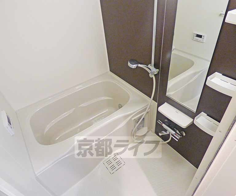 バス・シャワールーム　清潔感のあるお風呂です。