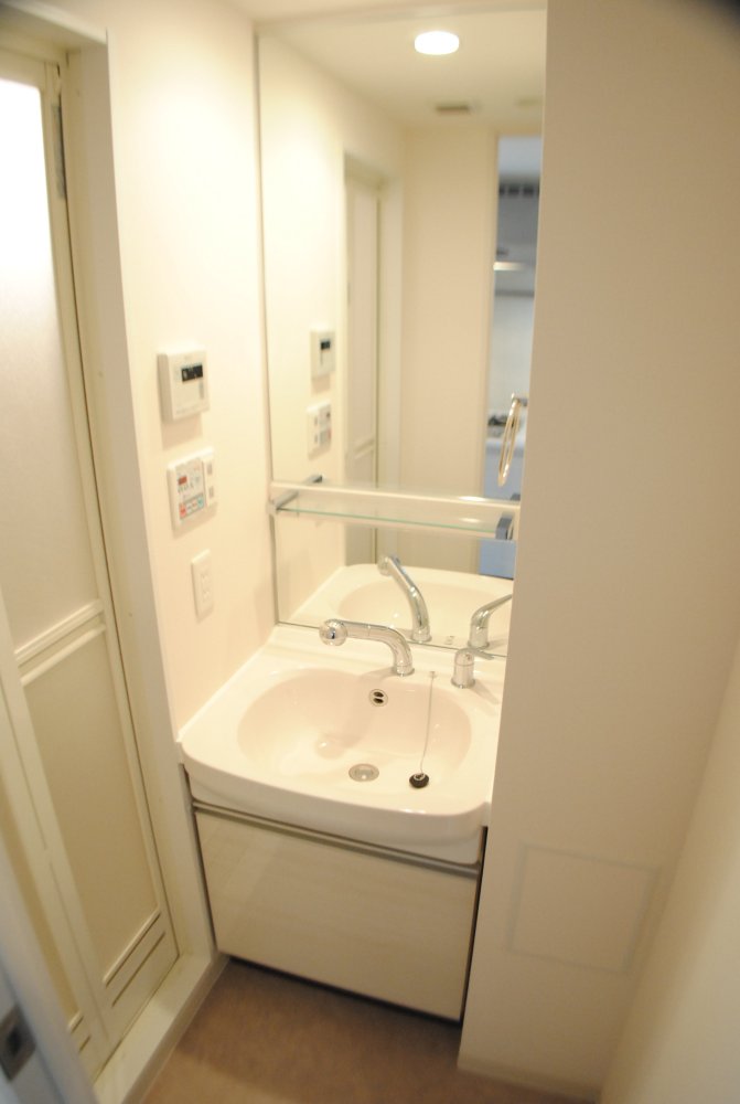 洗面設備　プレサンス梅田東ディアロ　独立洗面台