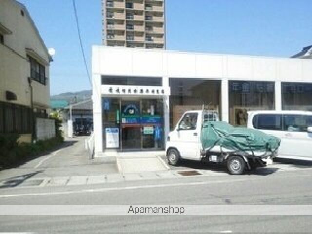 銀行　愛媛信用金庫平井支店様（銀行）まで500m