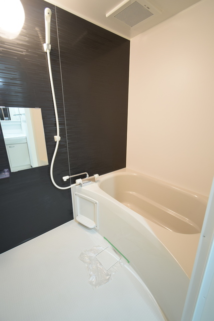 バス・シャワールーム　※同タイプ　３０２号室の写真です