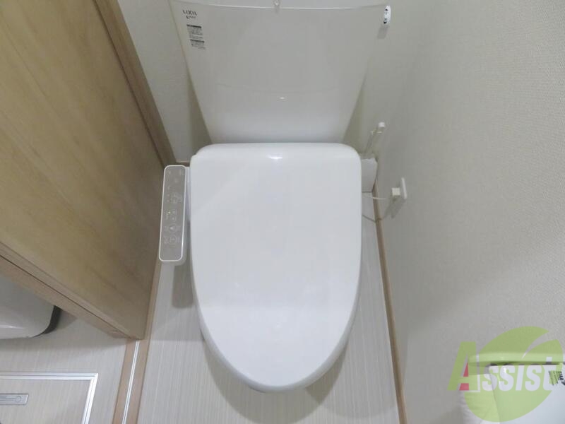 トイレ　各機能付きのトイレになります。便利にお使いいただけます。