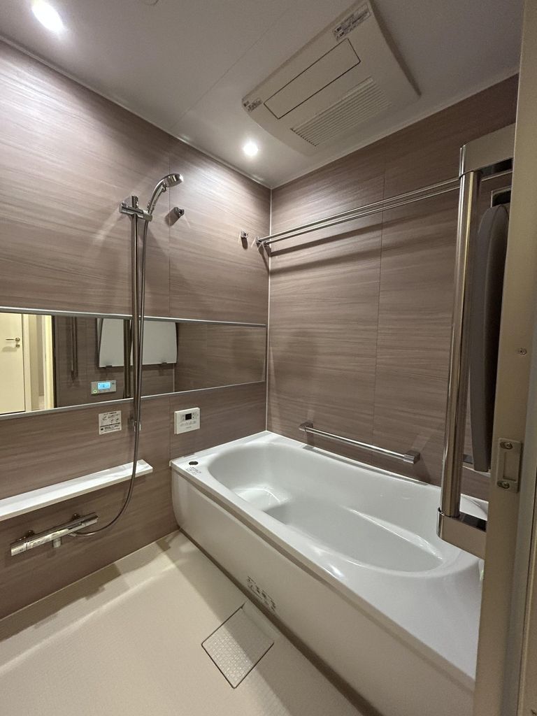 バス・シャワールーム　バスルーム