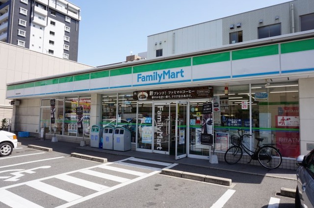 コンビニ　ファミリーマート 筑紫通比恵町店（コンビニ）まで342m