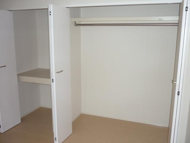 収納　ハンガーラック付きで楽々収納♪ ※同施工別部屋