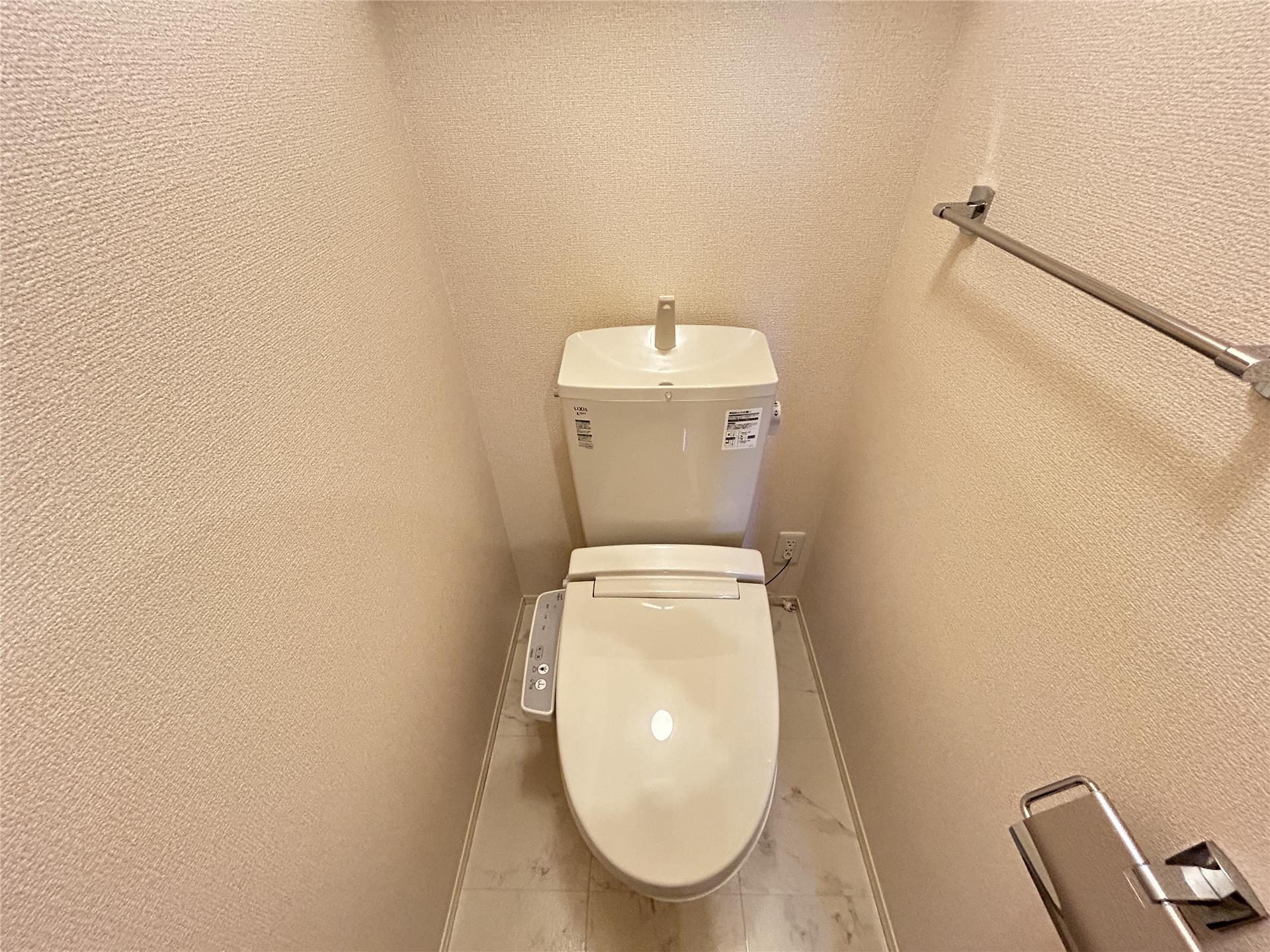 トイレ　温水洗浄暖房便座付トイレ