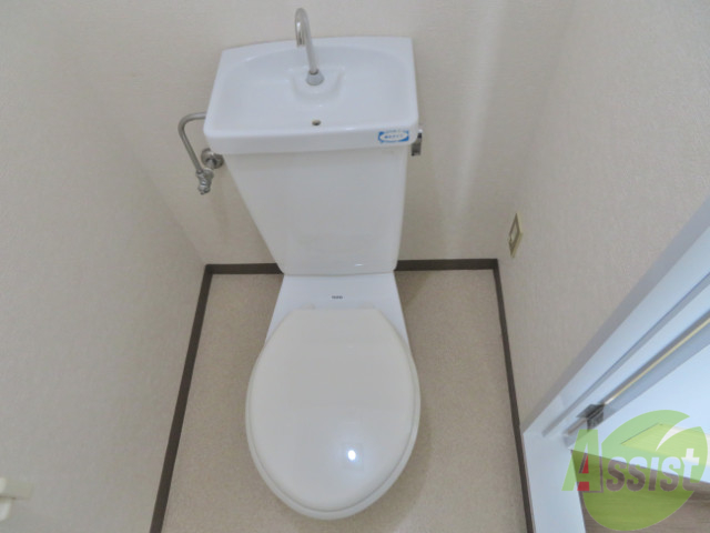 トイレ　おトイレは普通サイズ。問題なく用が足せそうですね。