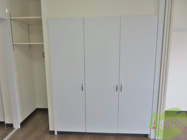 収納　クローゼットです。横は冷蔵庫などが置けそう。