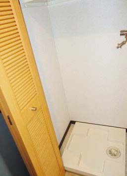 その他設備　★洗濯機置き場、扉付きで音も軽減★