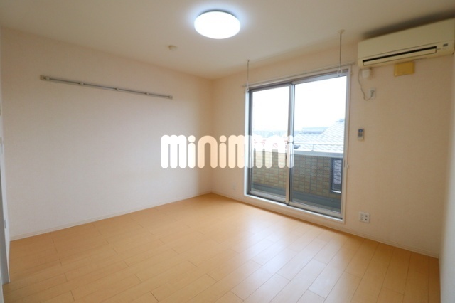 居室・リビング　※同タイプ別号室の写真です