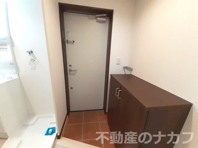 玄関　※過去の室内写真のため現況と異なる場合があります