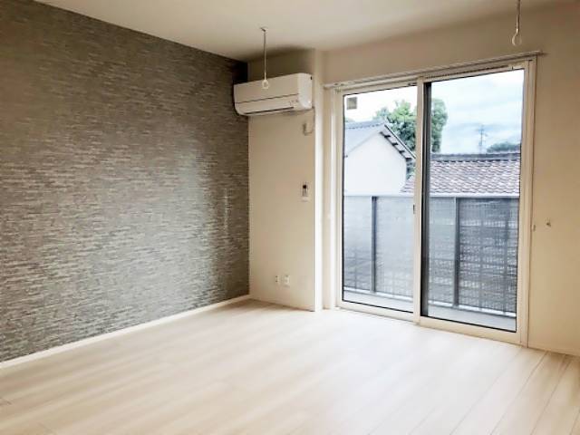 居室・リビング　お洒落なアクセントクロスが魅力です