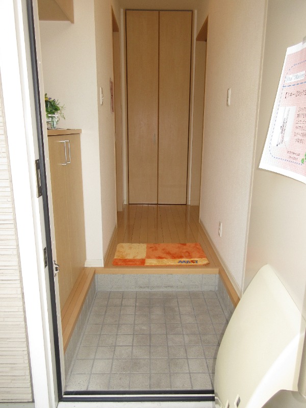 玄関　備品は付きません。