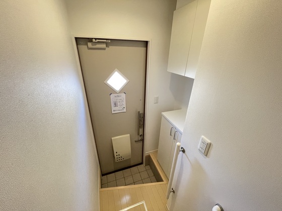 玄関　※別部屋の写真です