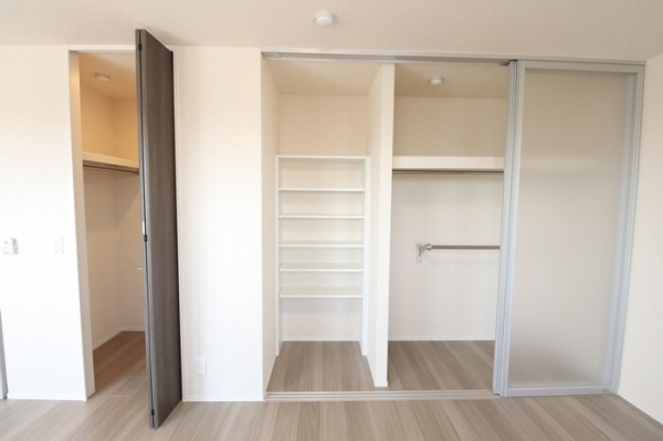 収納　細かく仕切りがあり収納便利です。