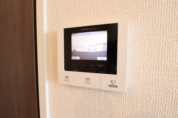 セキュリティ　訪問者がモニターで確認できるインターフォンで安心です。