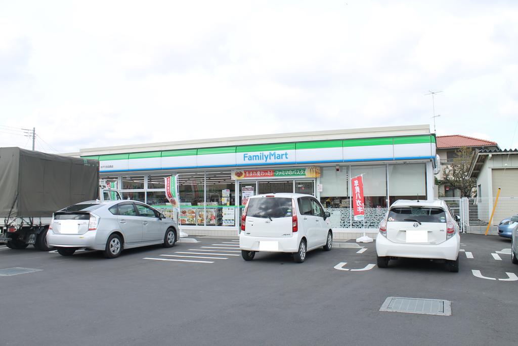 コンビニ　ファミリーマート水戸元吉田町店（コンビニ）まで412m