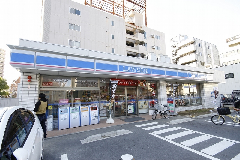 コンビニ　ローソン千代田一丁目店（コンビニ）まで208m