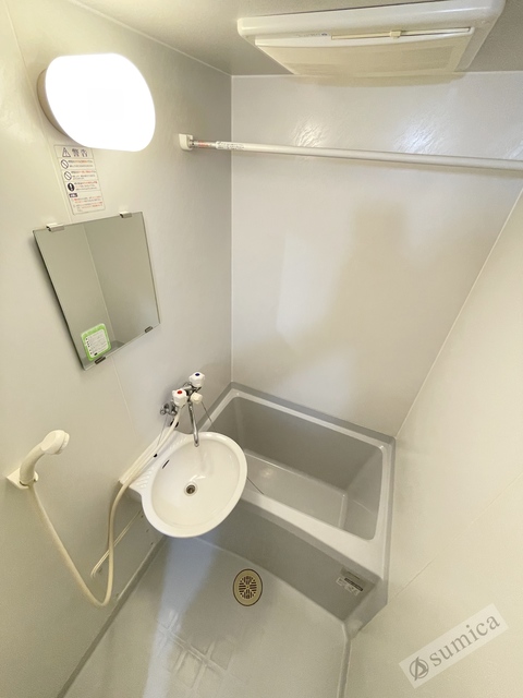 バス・シャワールーム　ちょうど良いサイズ。お掃除もラクラクです。