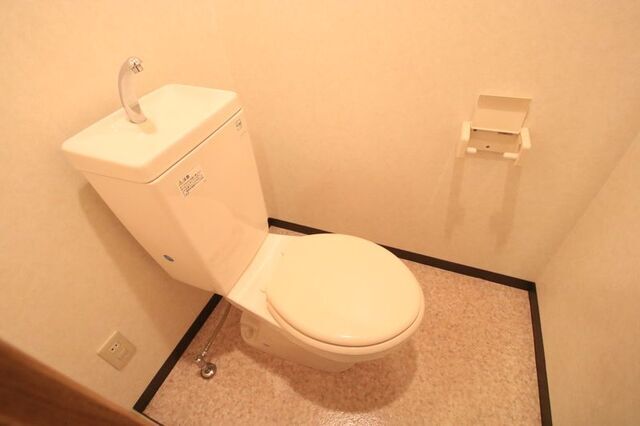 トイレ　※別号室の参考写真の為、原状優先です。