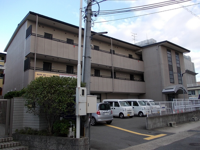リファイン椥辻の外観写真